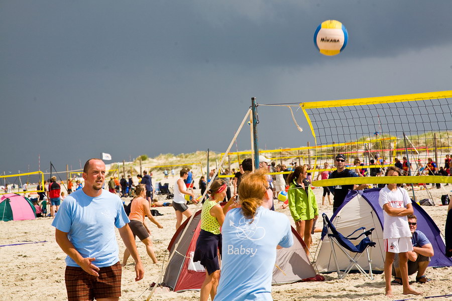 Volleyball am Strand.jpg